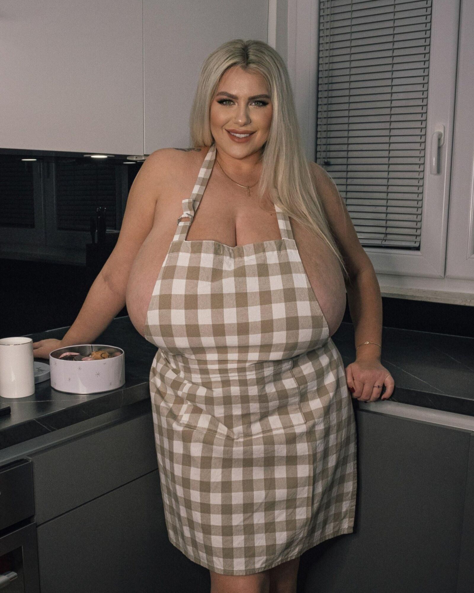 Nina Giant Boobs Big Butt Beauty Blonde Milf Hot Shots Mixed Hot Shots