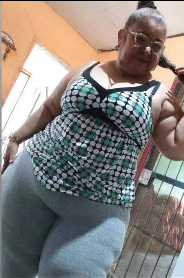Joselin Abuela Refujia BBW Nalgono