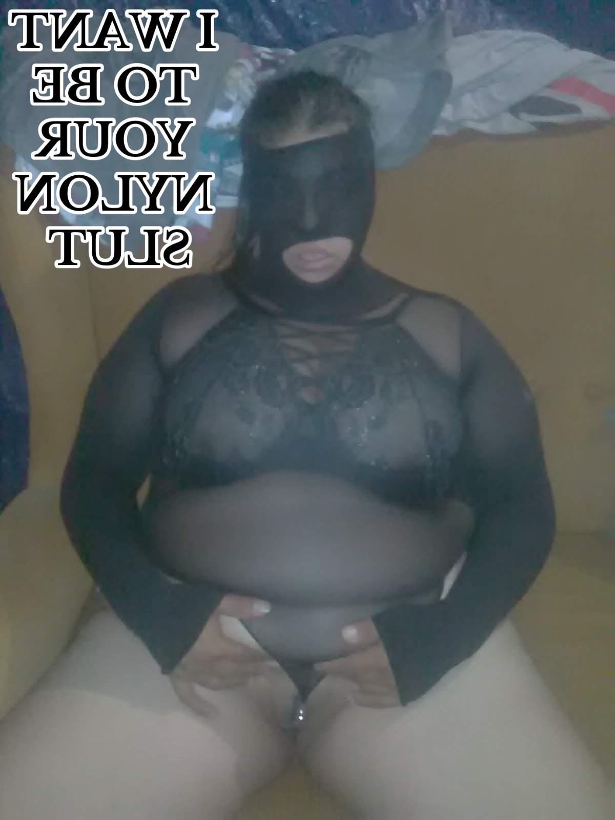 Mi ex novia es mi puta de nylon