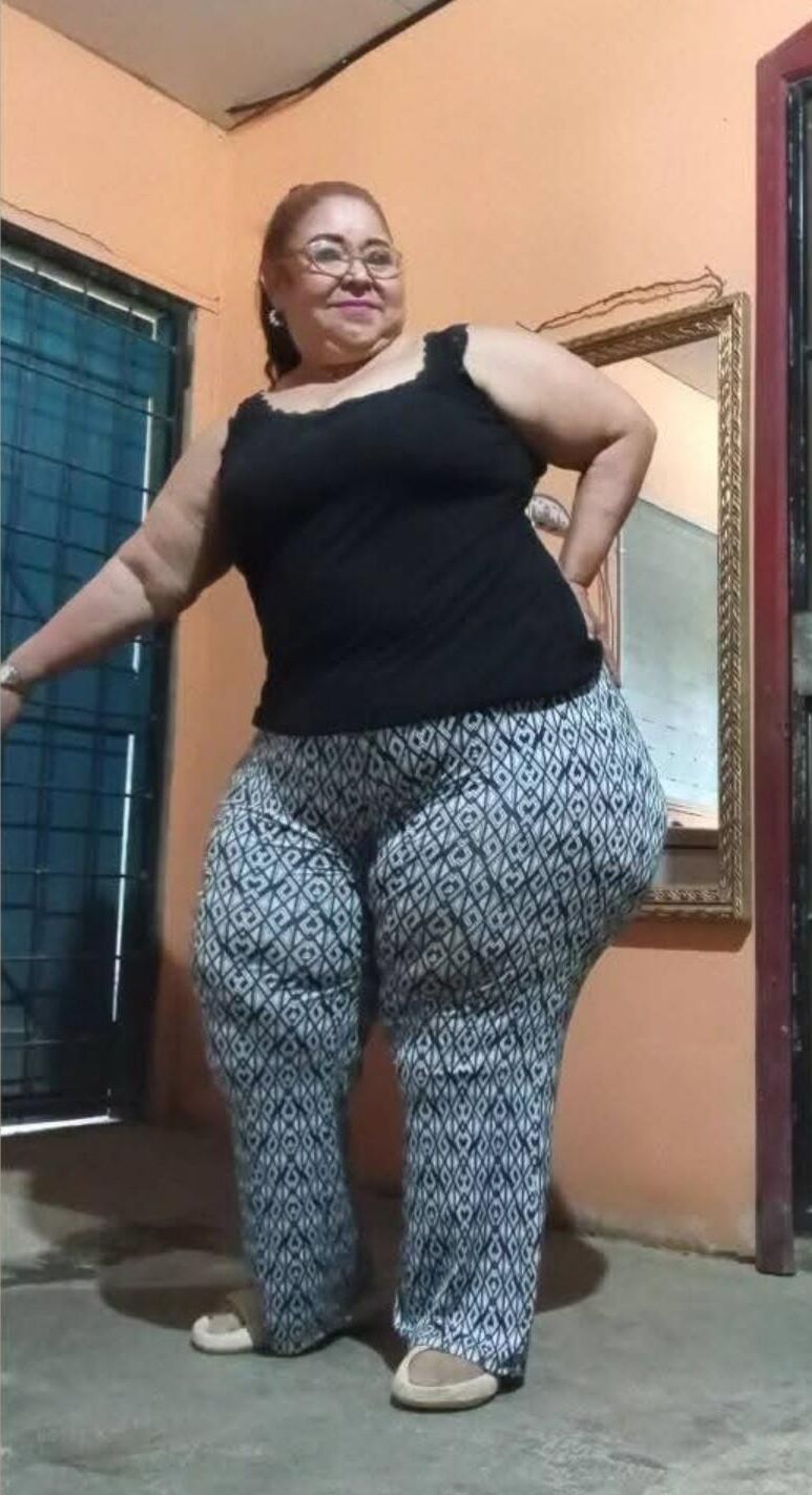 Joselin Abuela Refujia BBW Nalgono