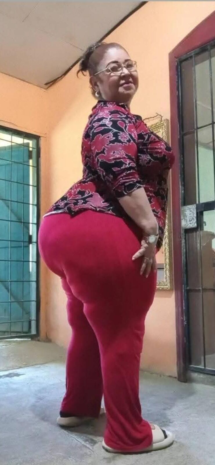 Joselin Abuela Refujia BBW Nalgono