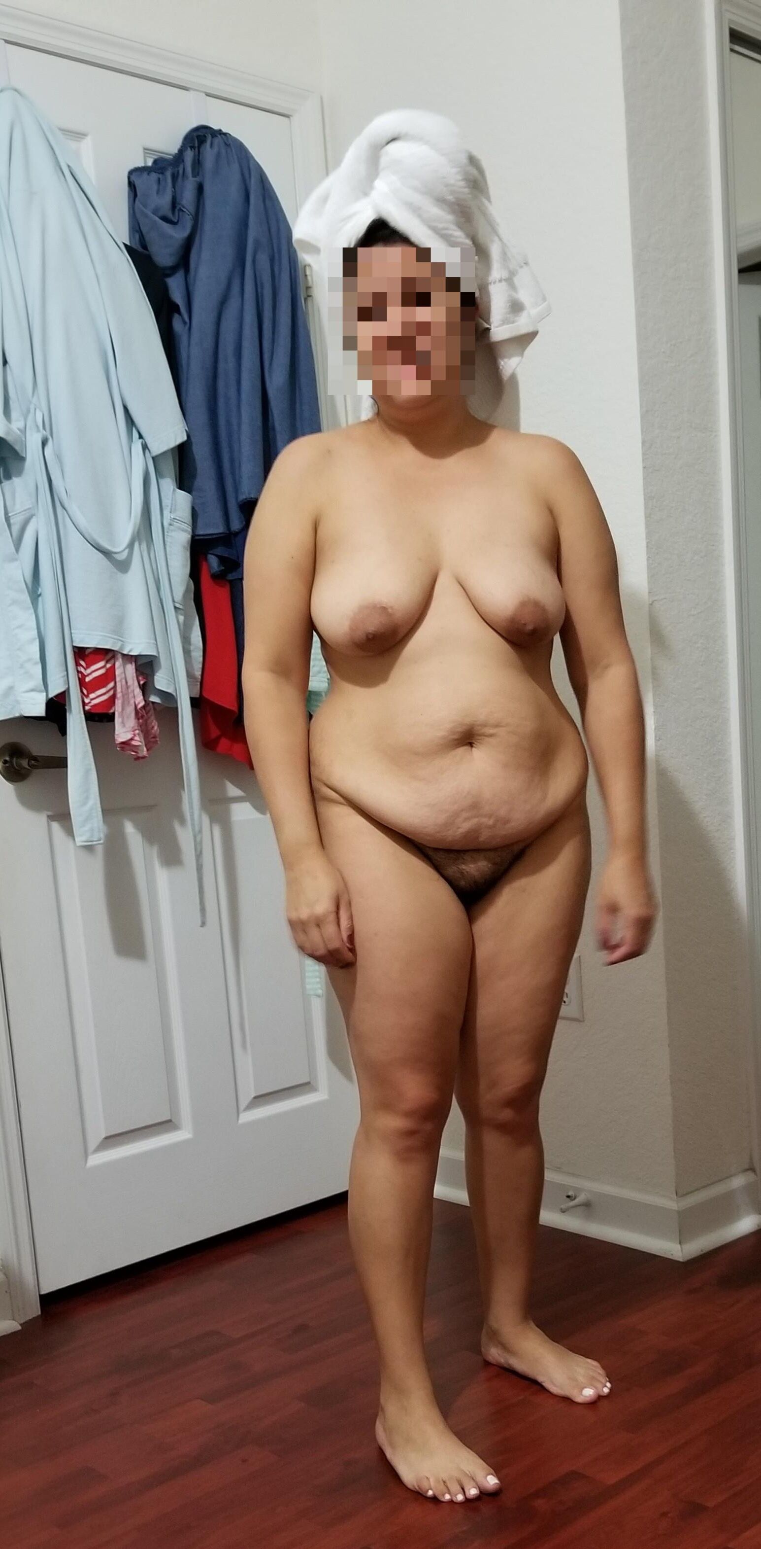 Mujer fuerte peluda o afeitada