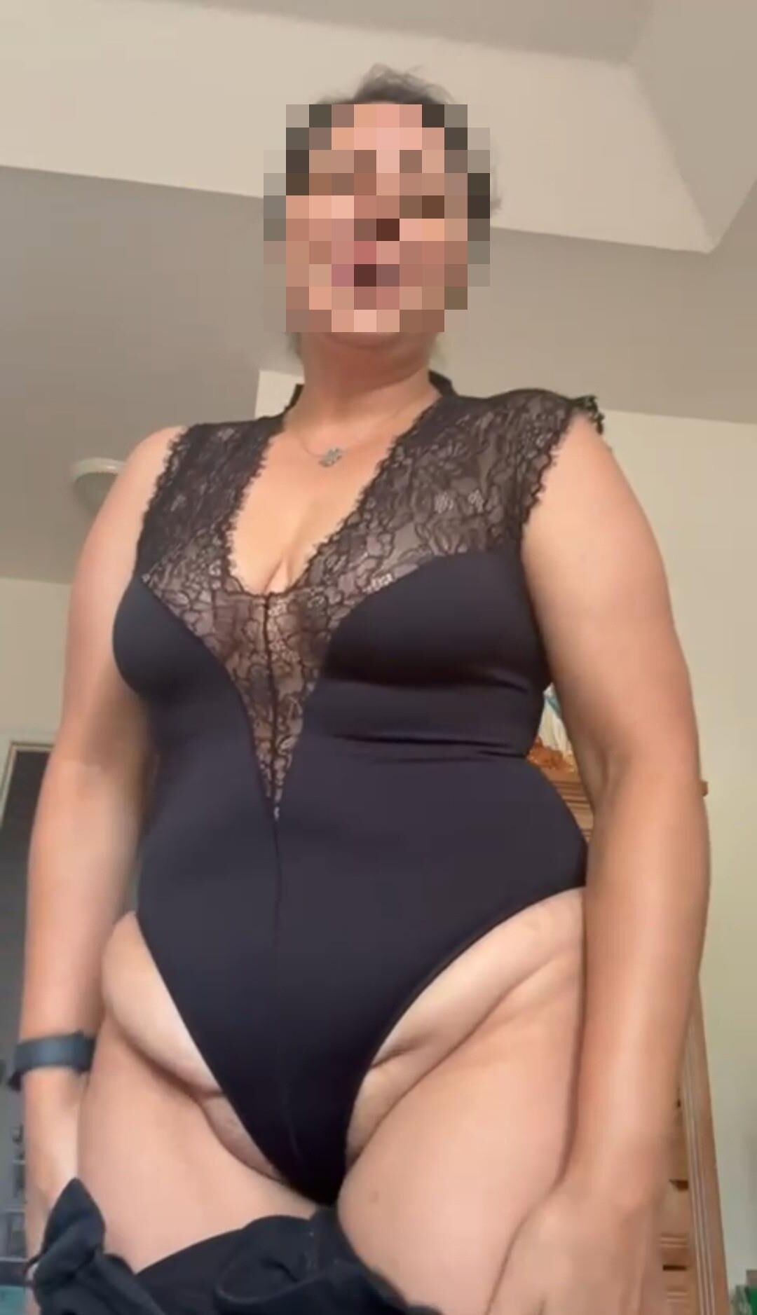 Mujer fuerte peluda o afeitada