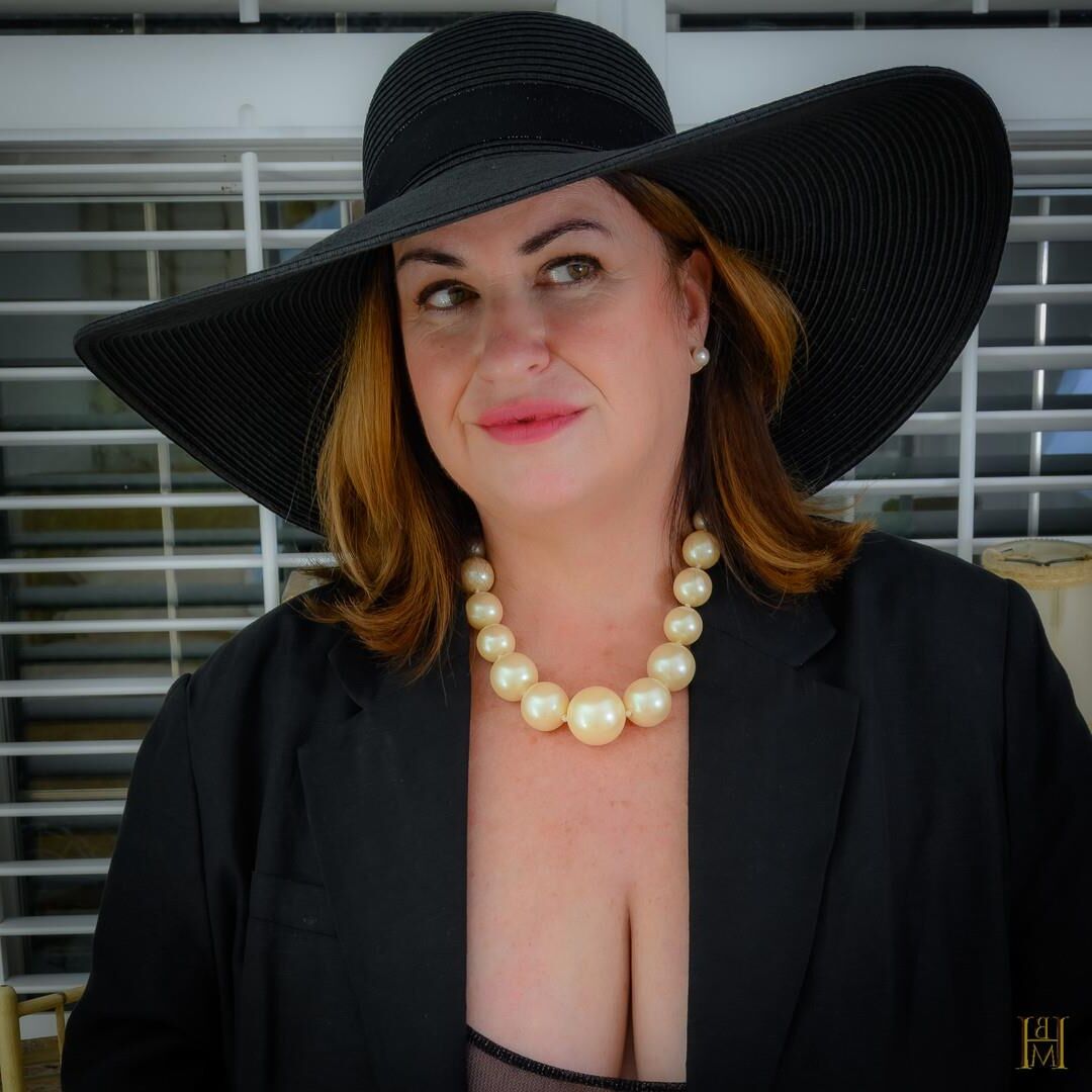 Modelo Bodiecient Mature Busty