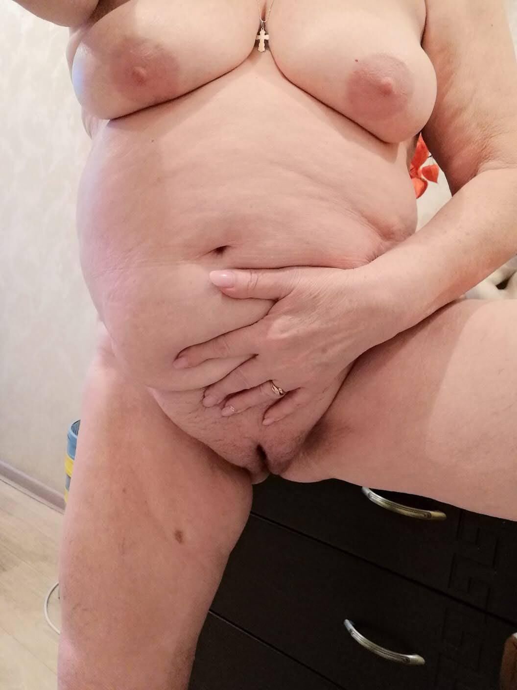 Oma mit fettem Pussy FUPA -Teil