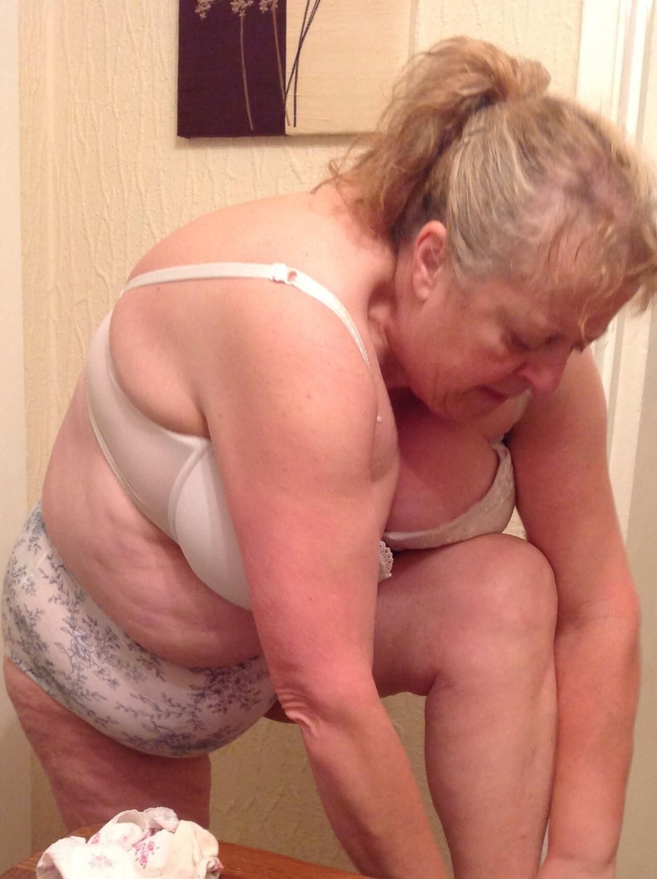 BBW Granny Heather com peitos grandes
