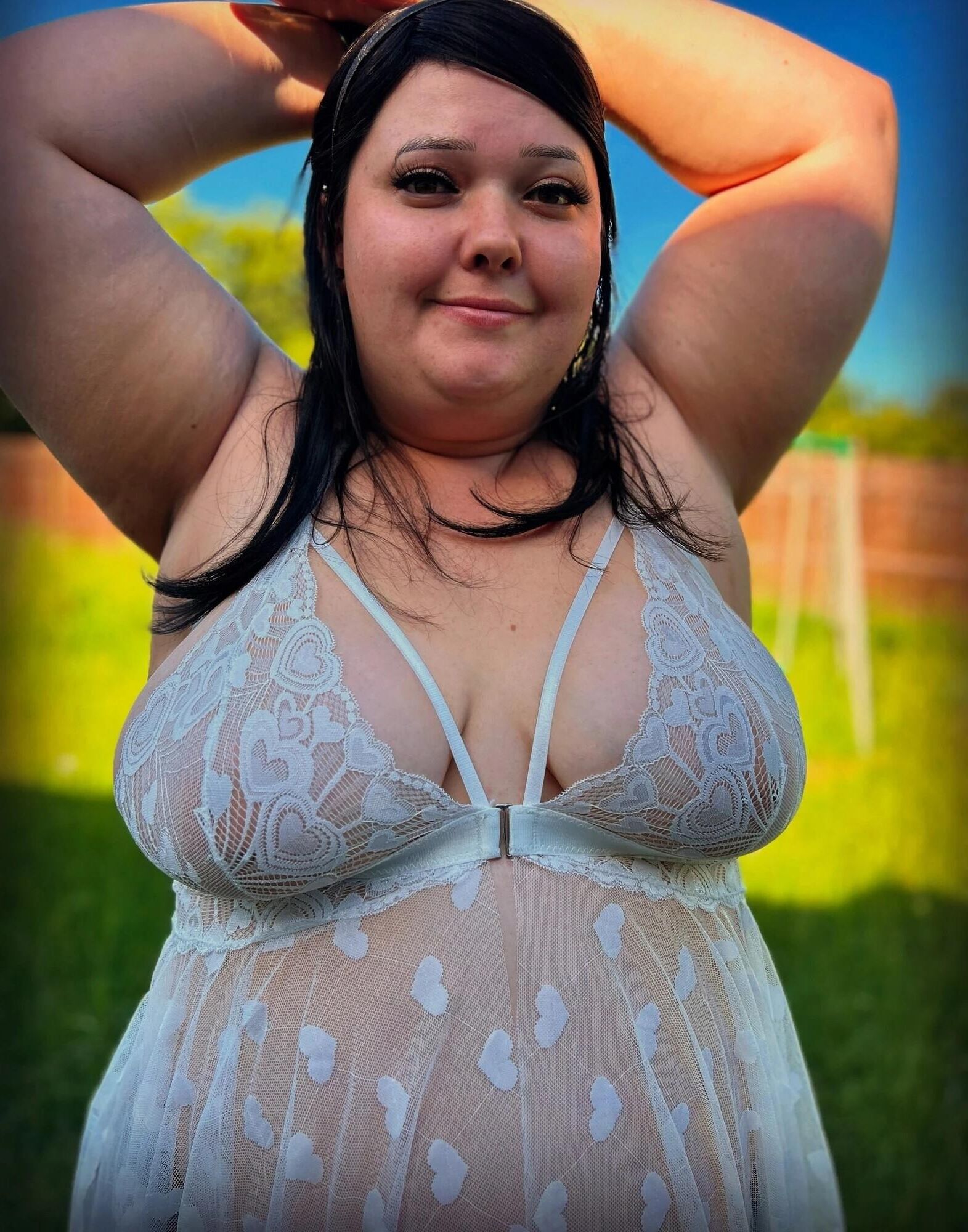 Une jolie jeune truie bien grasse et dodue de partout