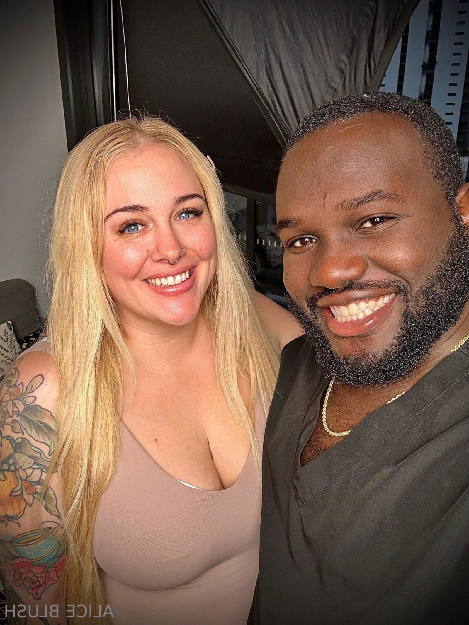 Alice énorme cul gros seins beauté blonde anal bbw milf coups chauds