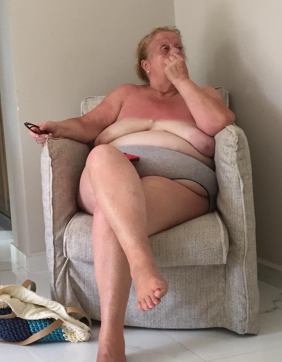 BBW Granny Heather com peitos grandes
